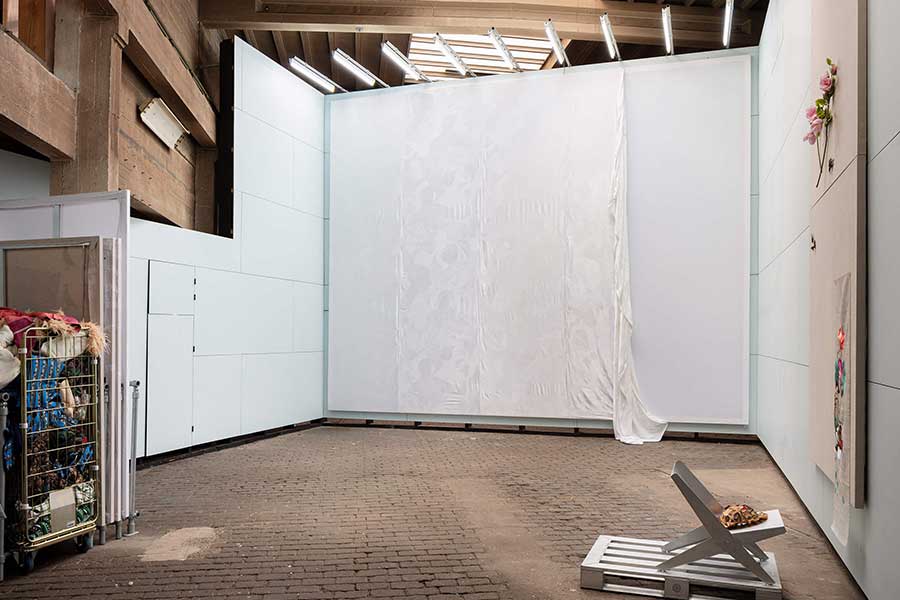 Geweven confectie schilderij in tentoonstelling ‘C van Confectie’, foto Michiel De Cleene